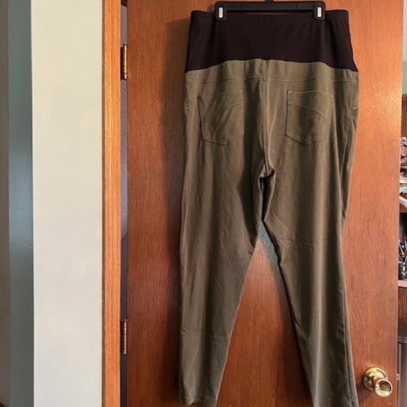 TIme and Tru Maternity pants size XXL army green - Picture 2 of 2